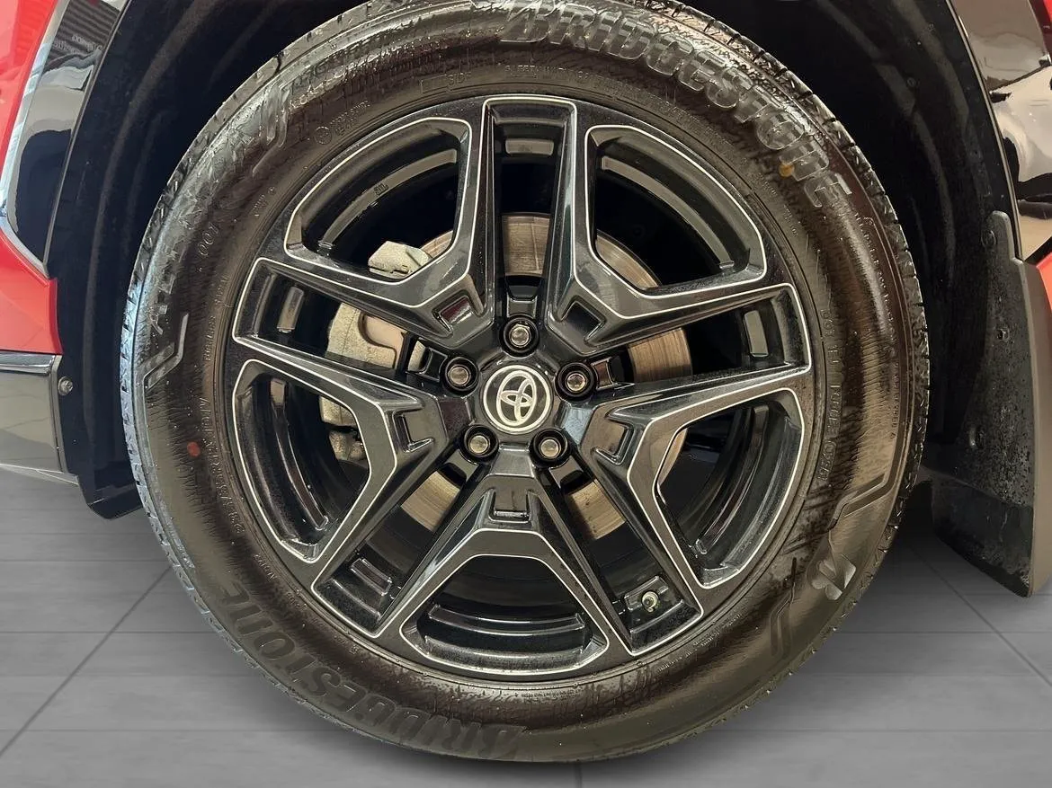 Vehicle image 15