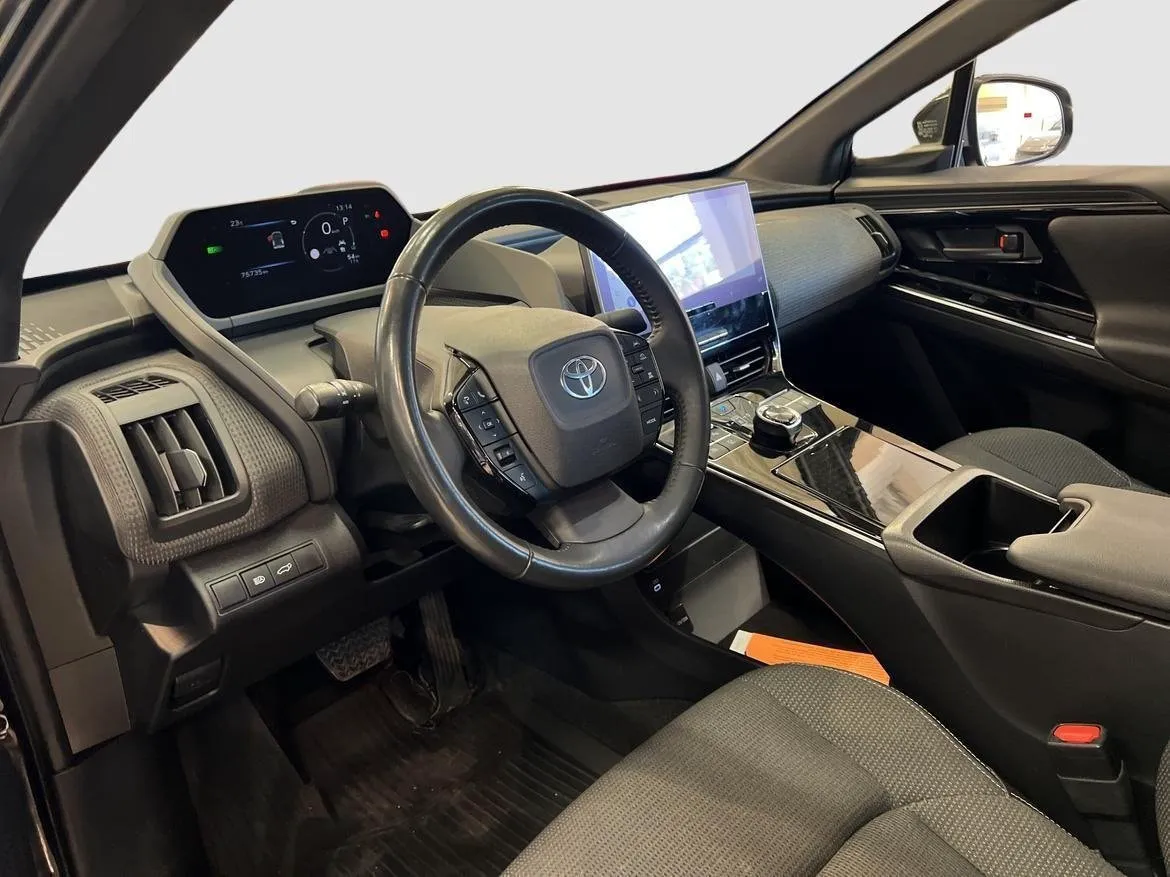 Vehicle image 8
