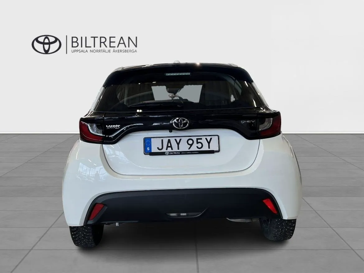 Vehicle image 5