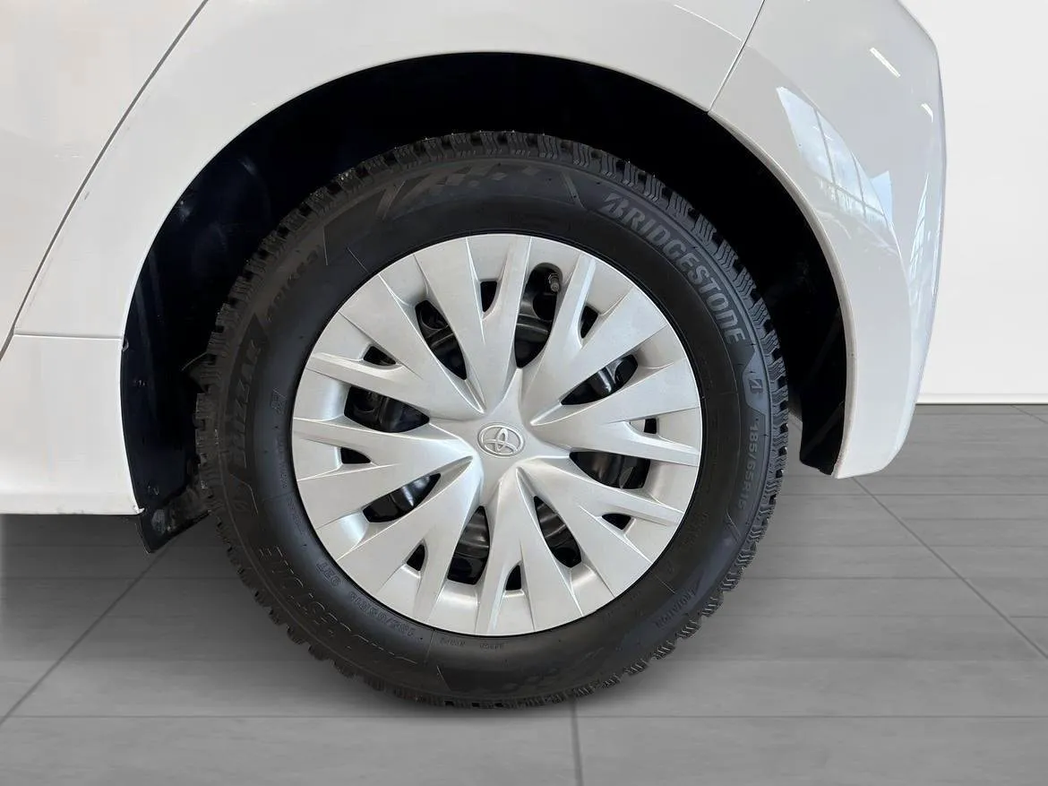 Vehicle image 13
