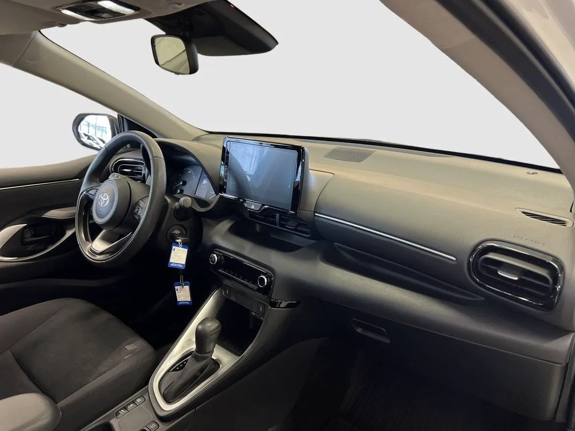 Vehicle image 7