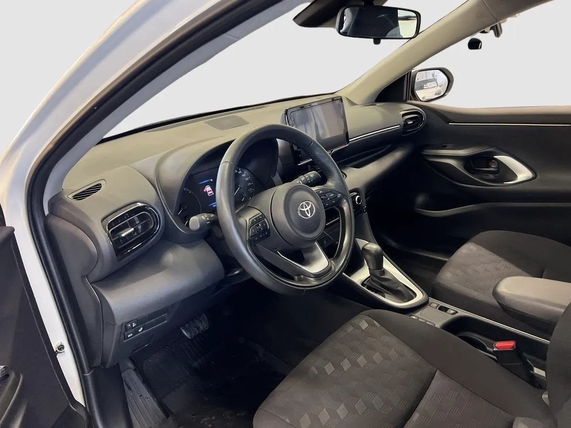 Vehicle image 8