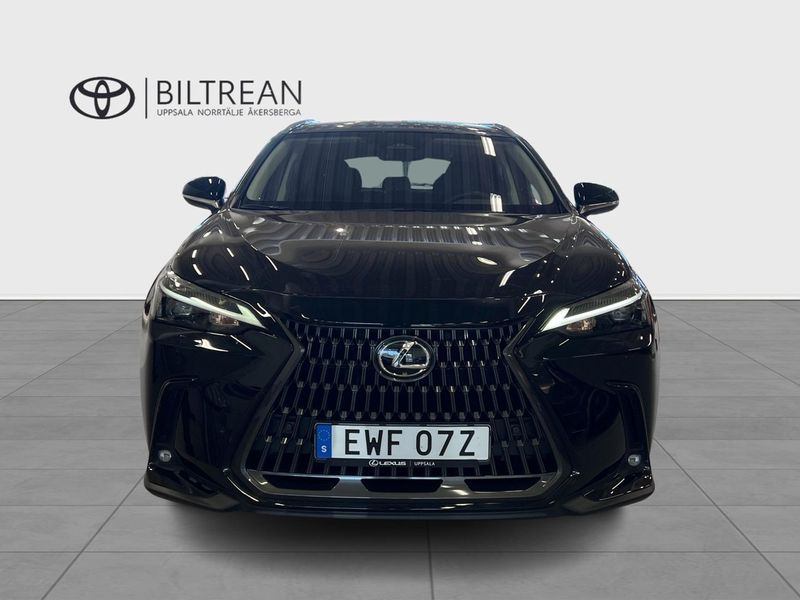 Lexus NX bild 2