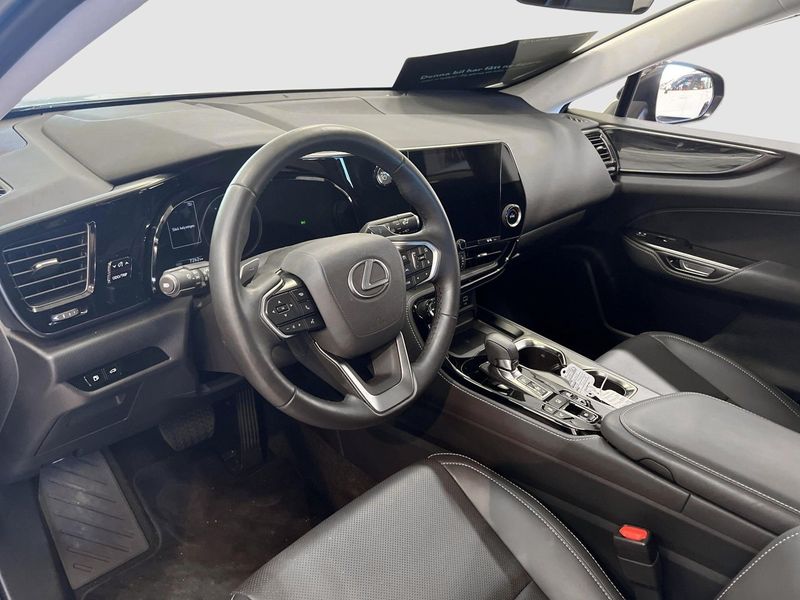 Lexus NX bild 6