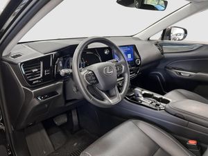 Lexus NX bild 8