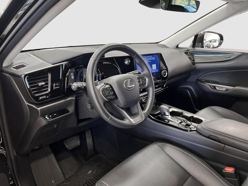 Lexus NX bild 8