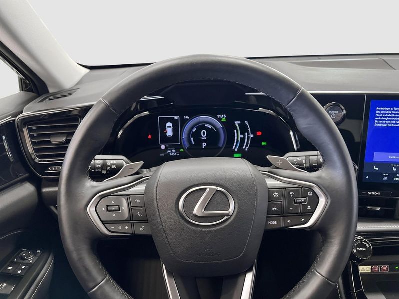 Lexus NX bild 9