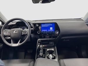 Lexus NX bild 13