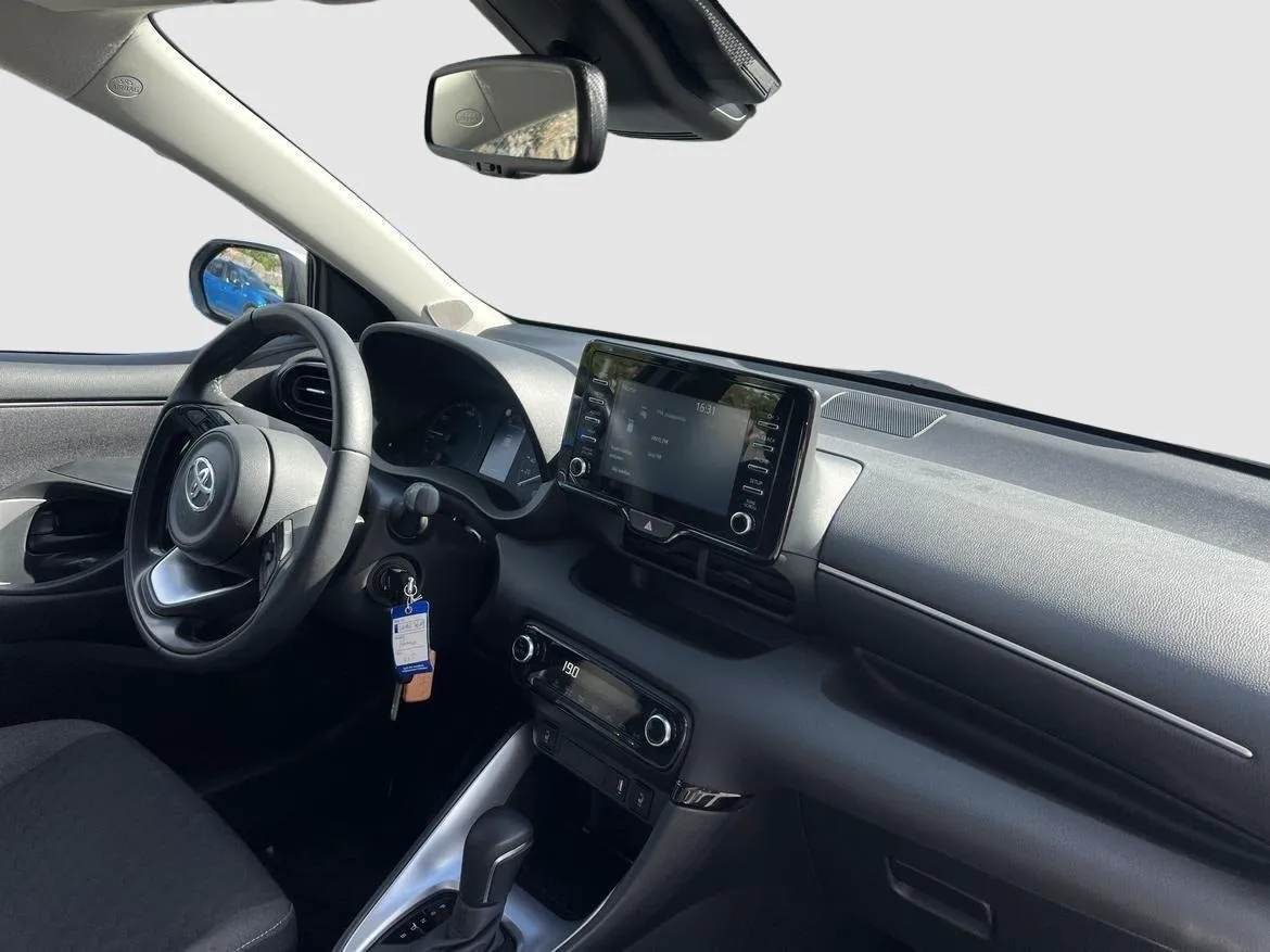 Vehicle image 7