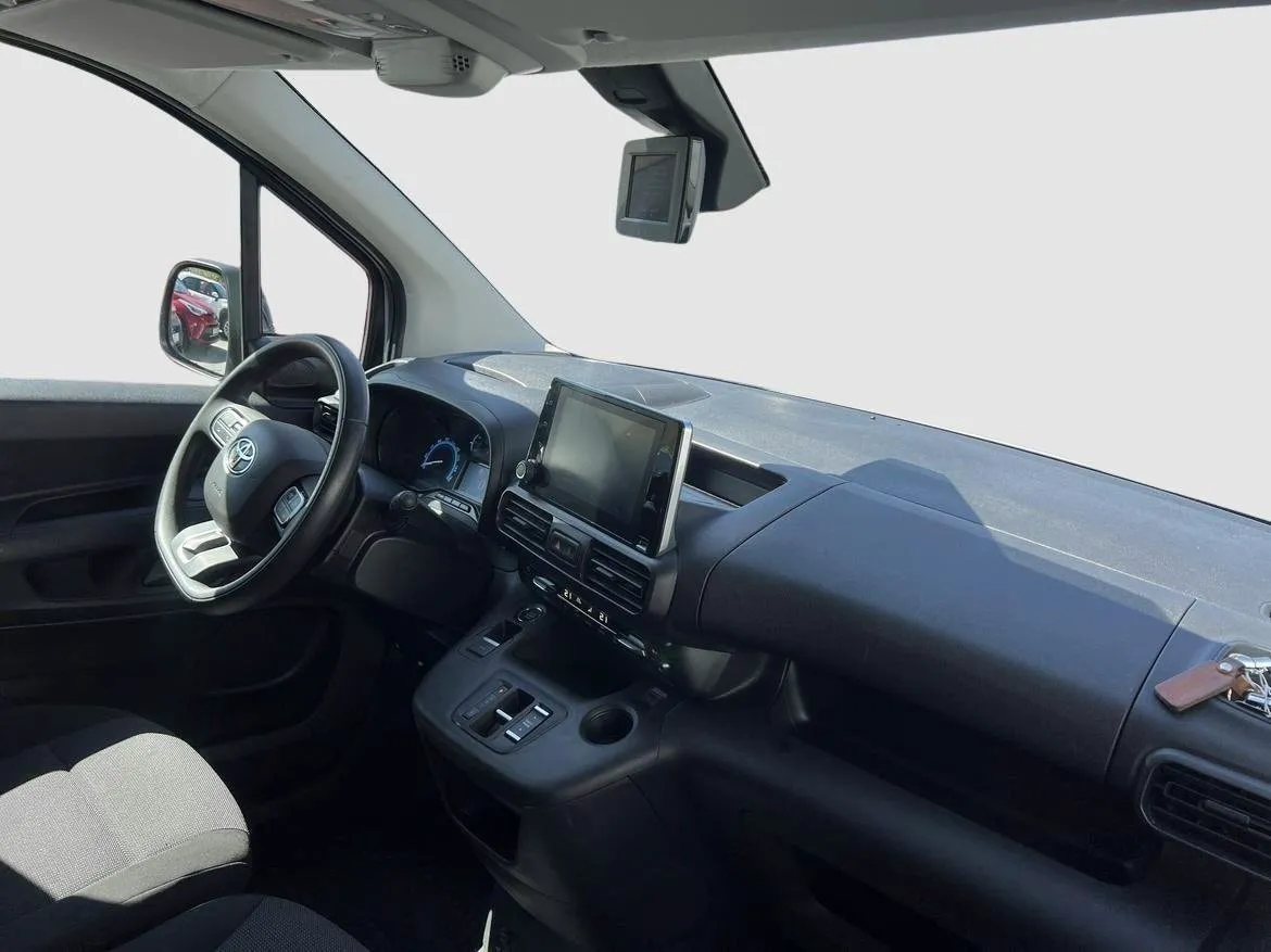 Vehicle image 8