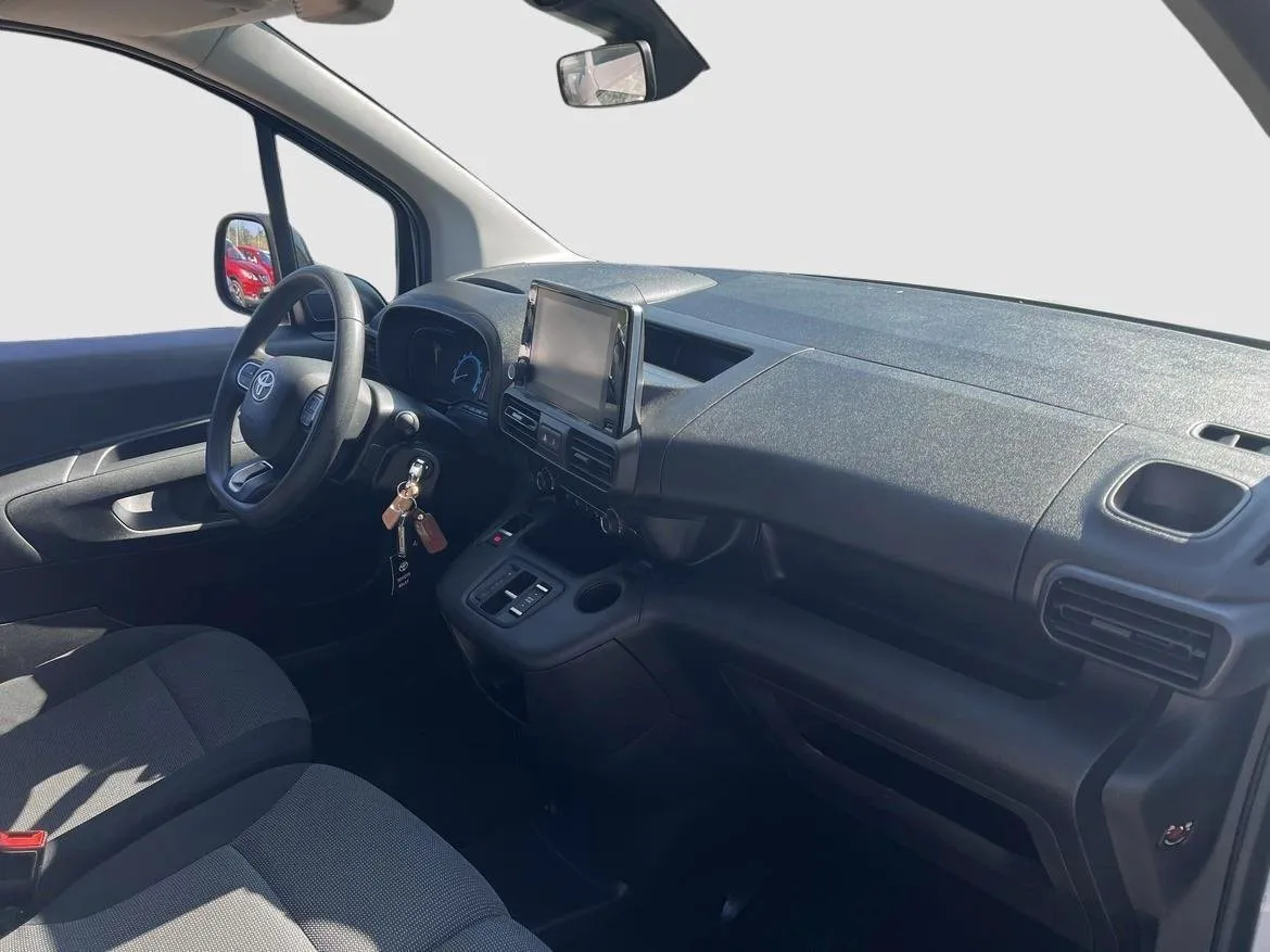 Vehicle image 8