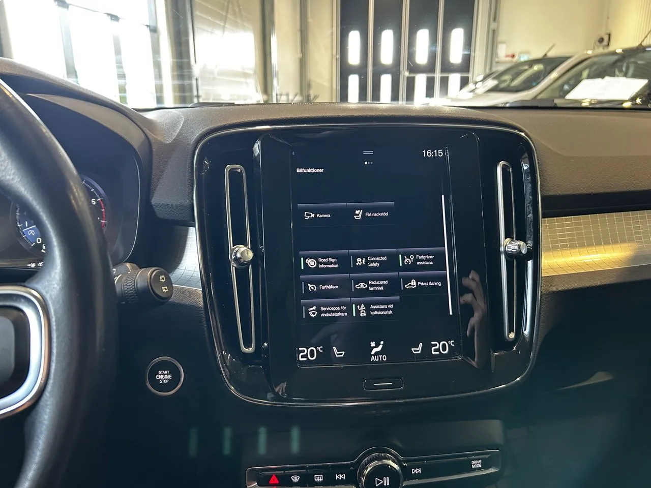 Vehicle image 14