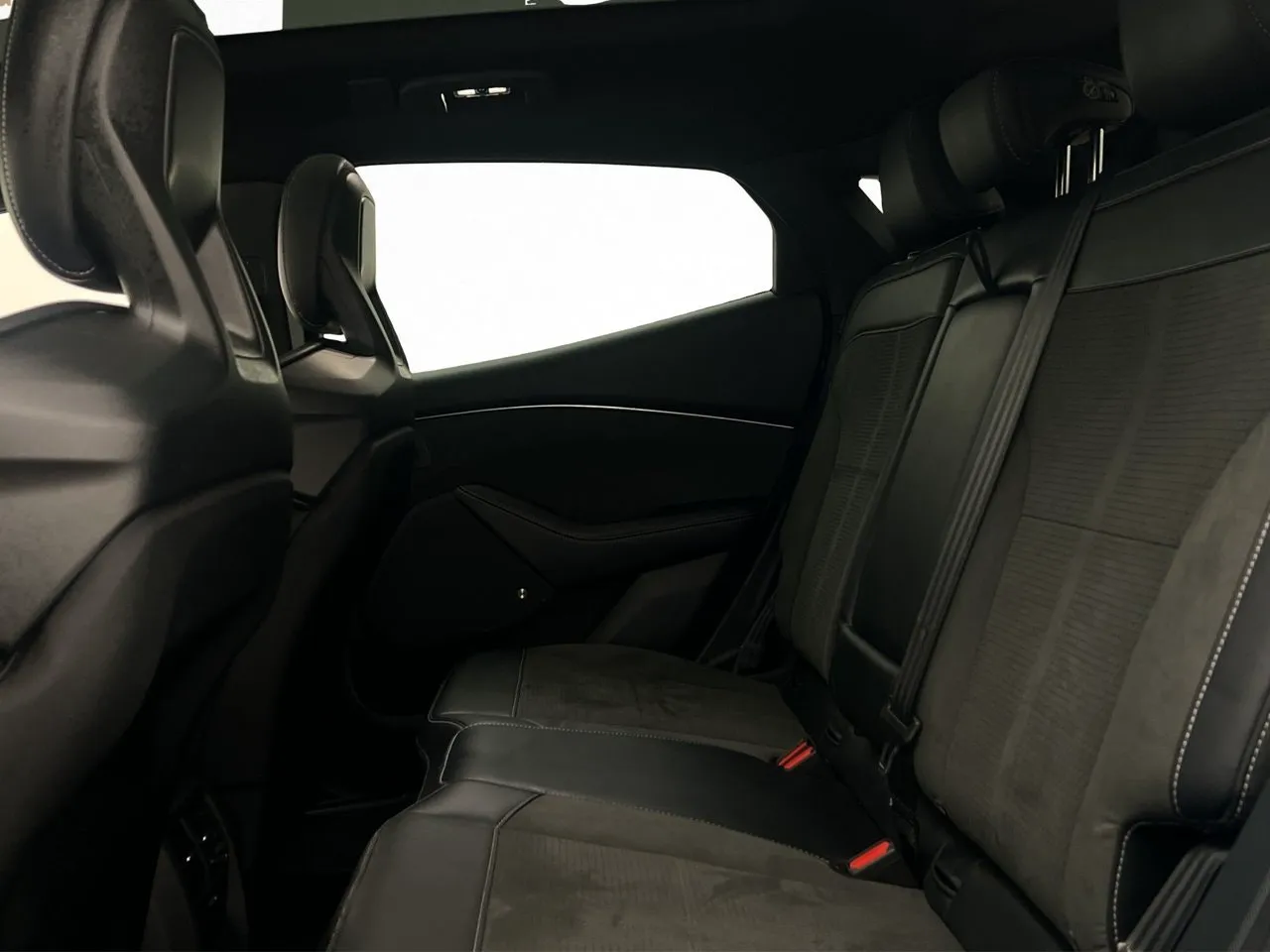 Vehicle image 28