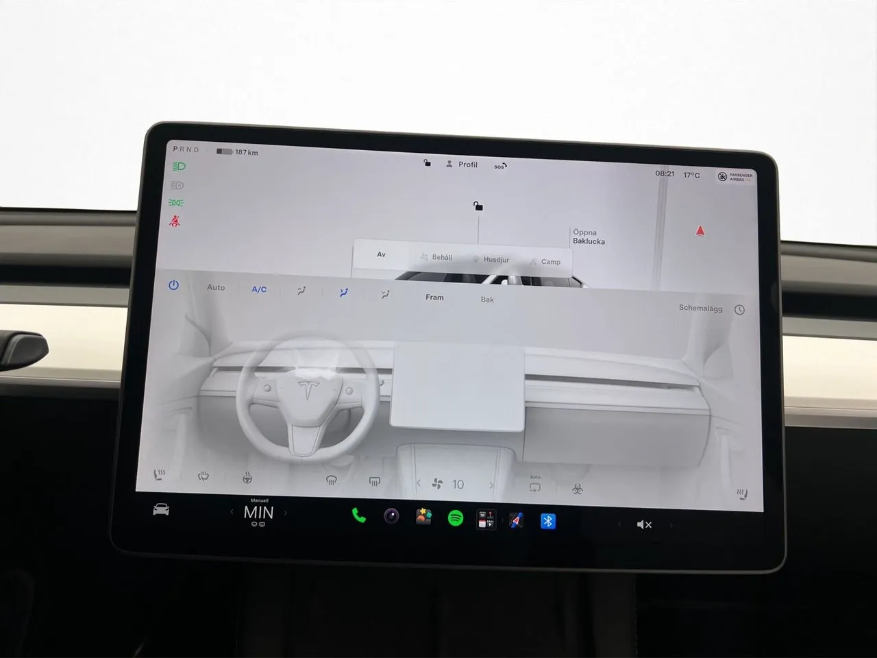 Vehicle image 18