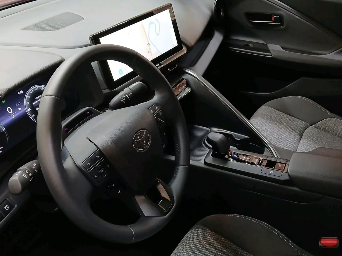Vehicle image 12