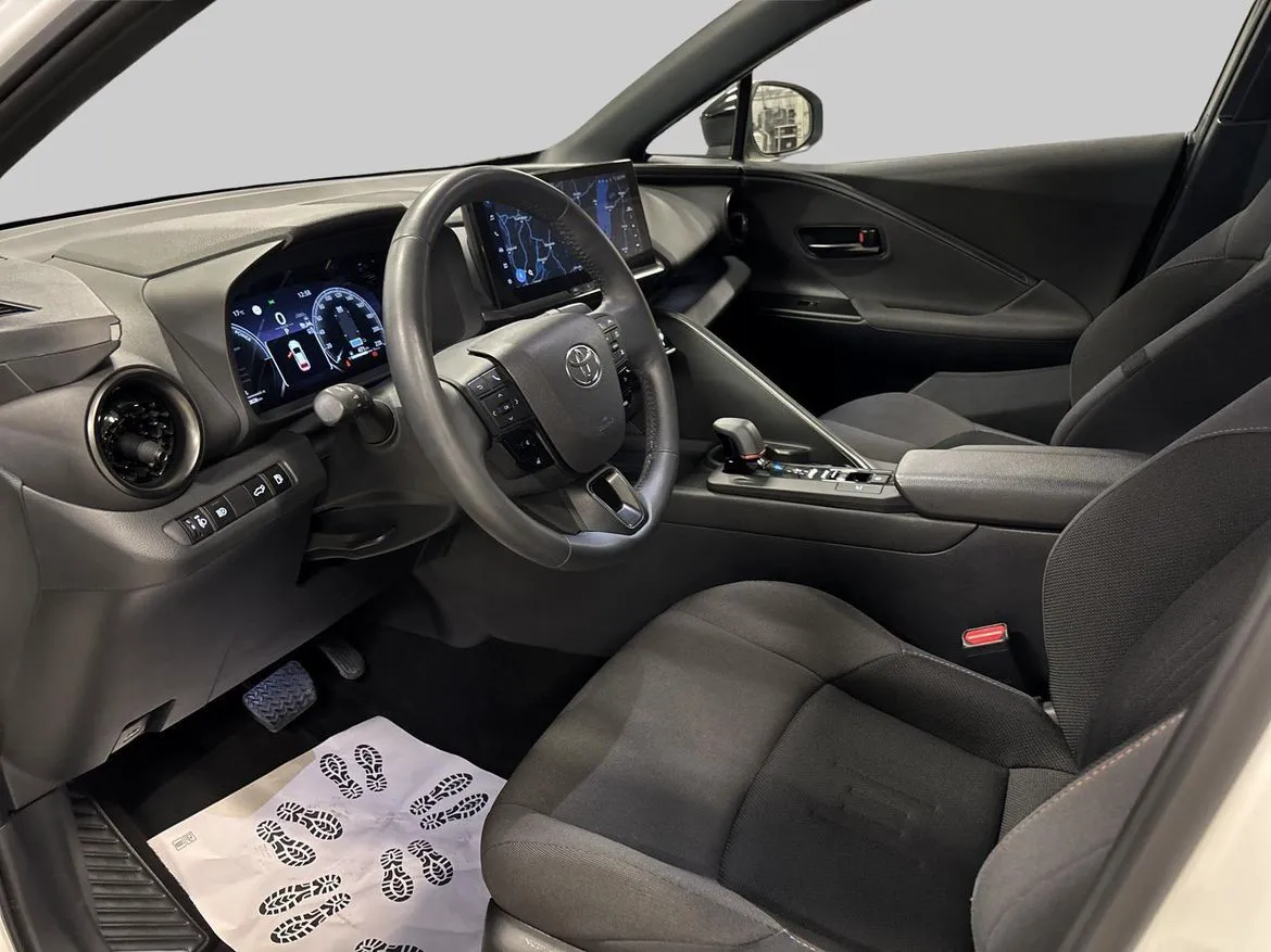 Vehicle image 13