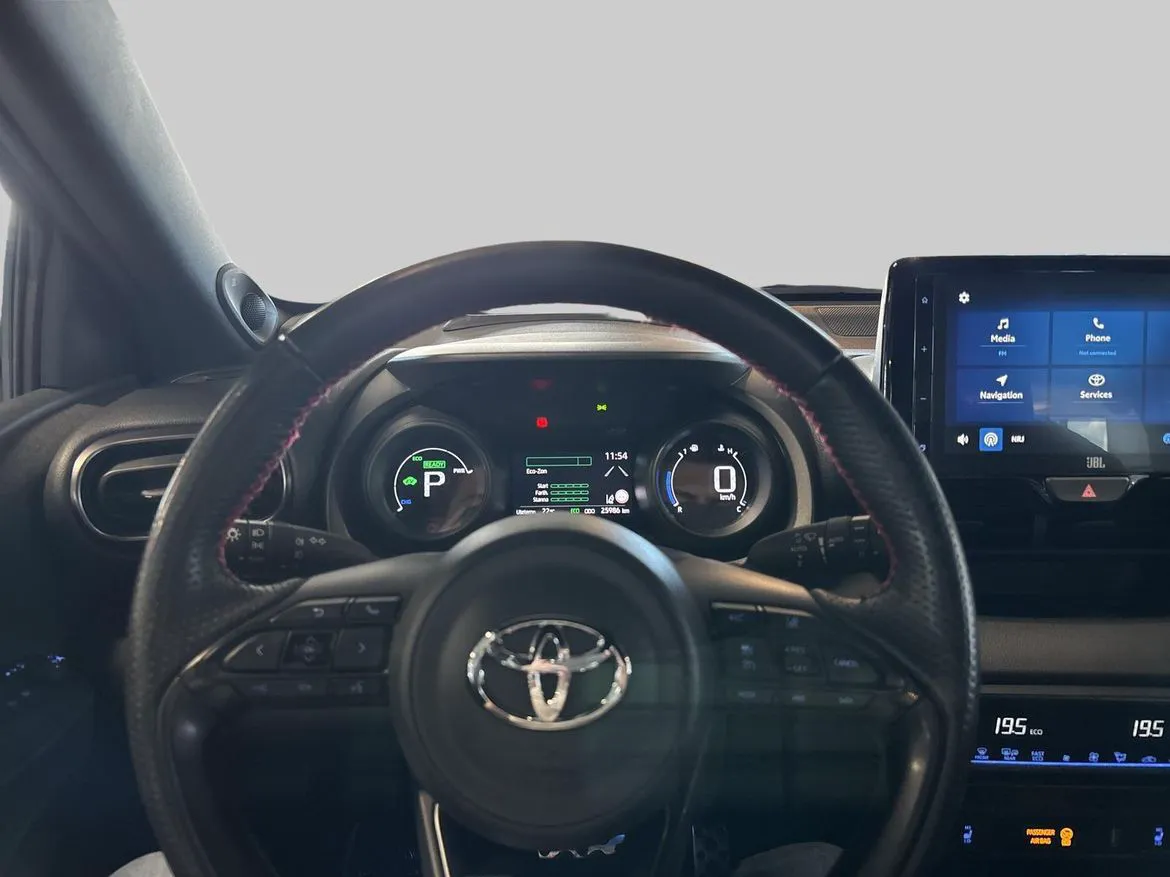 Vehicle image 14