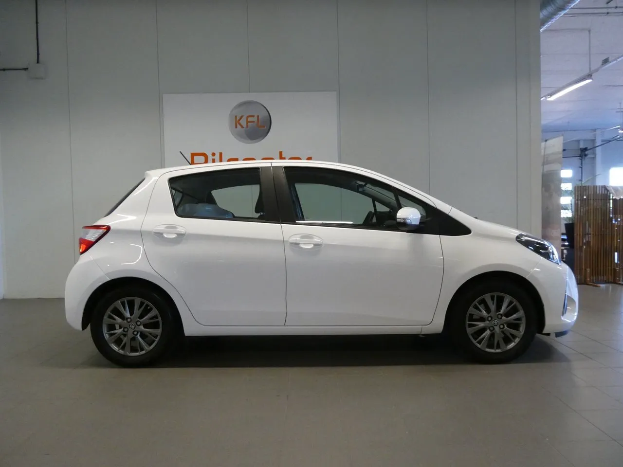 Vehicle image 6