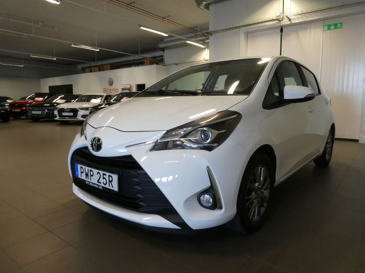 Vehicle image 10