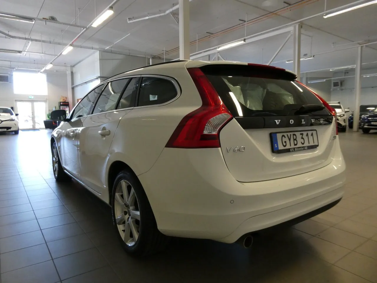 Vehicle image 9