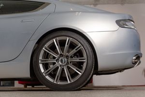 Aston Martin Rapide bild 13