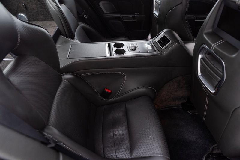 Aston Martin Rapide bild 26