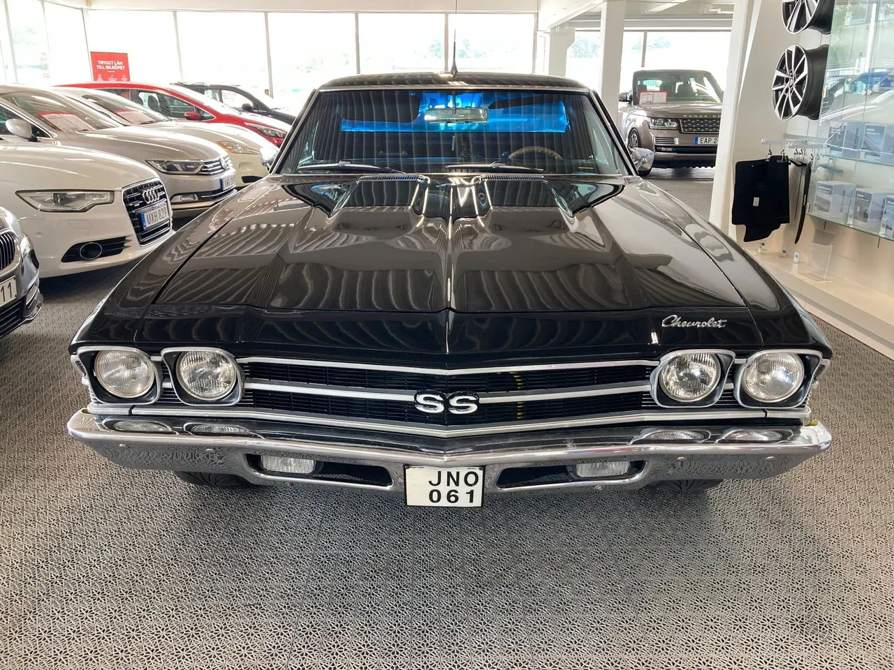 Vehicle image 6
