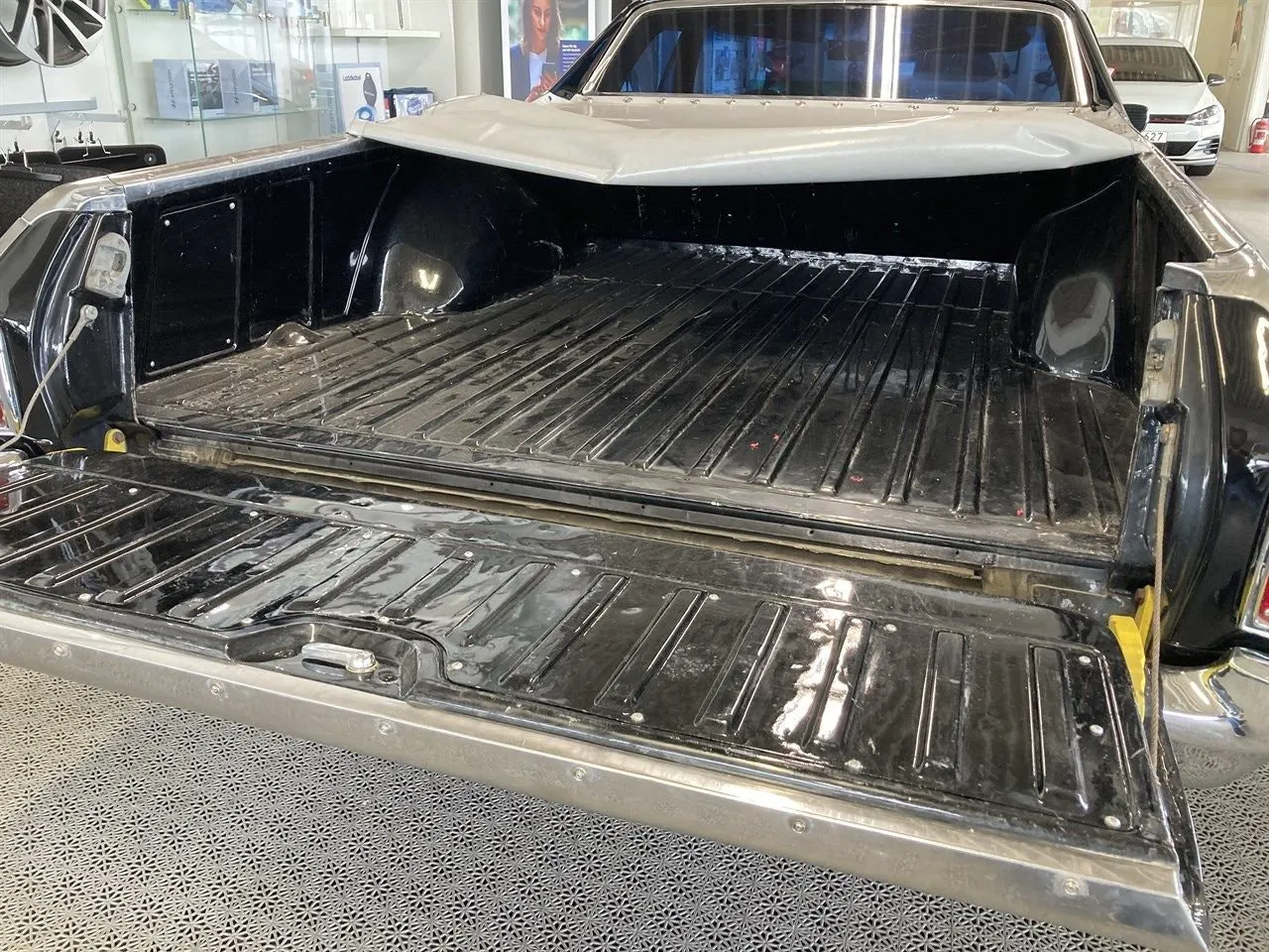 Vehicle image 13