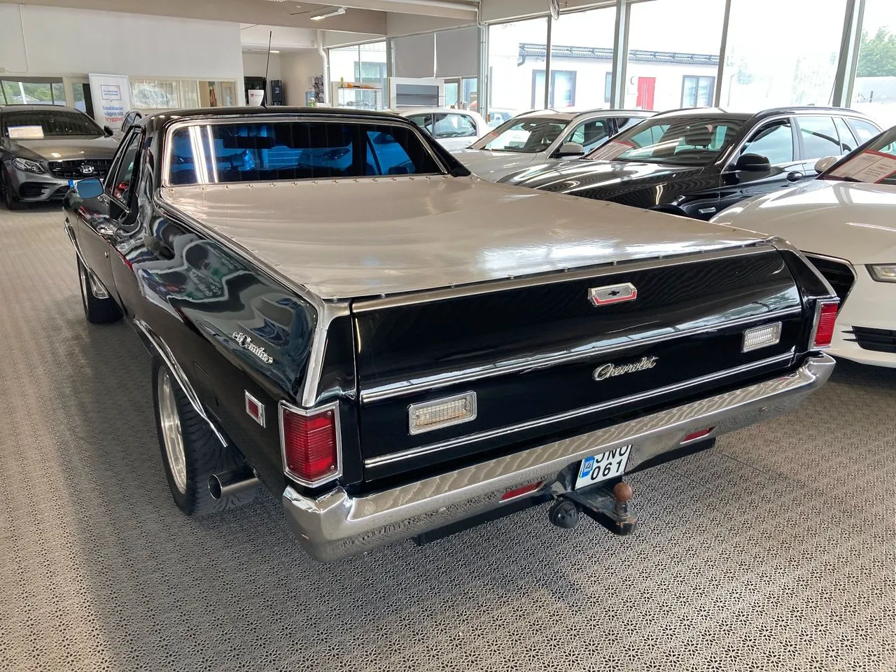 Vehicle image 5