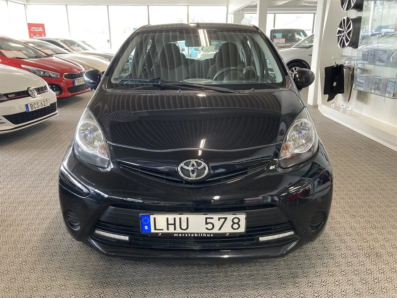 Vehicle image 4