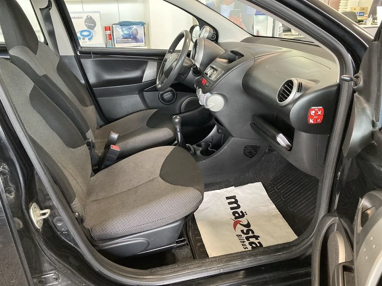 Vehicle image 6