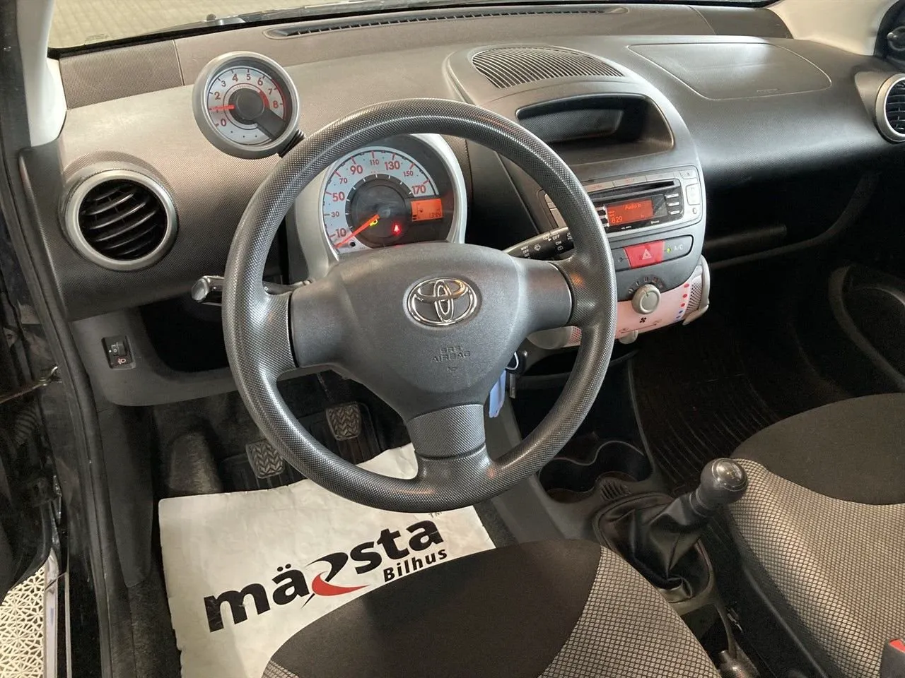 Vehicle image 10