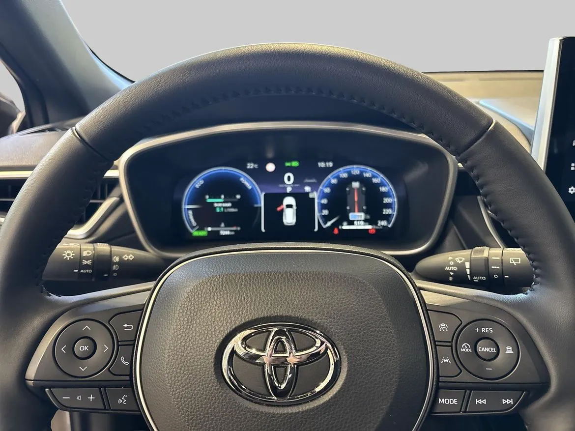 Vehicle image 14