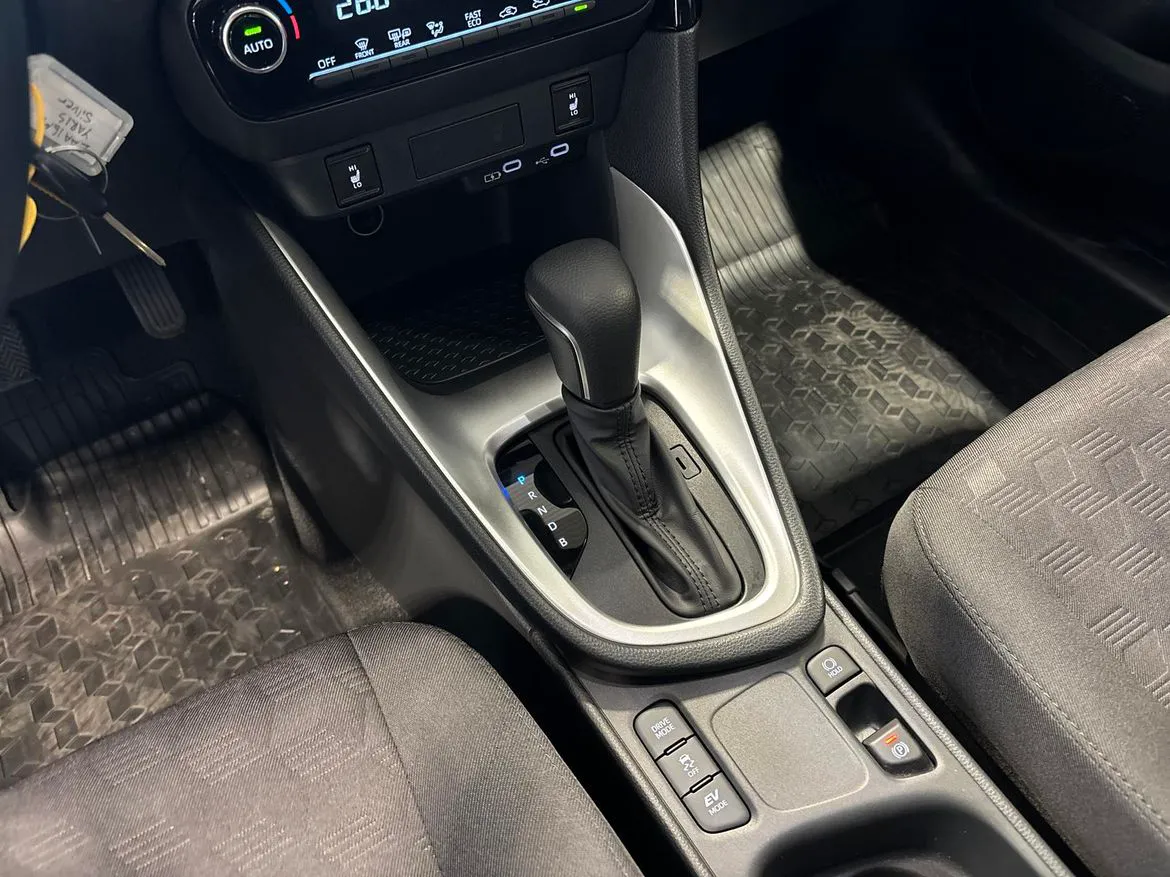 Vehicle image 17