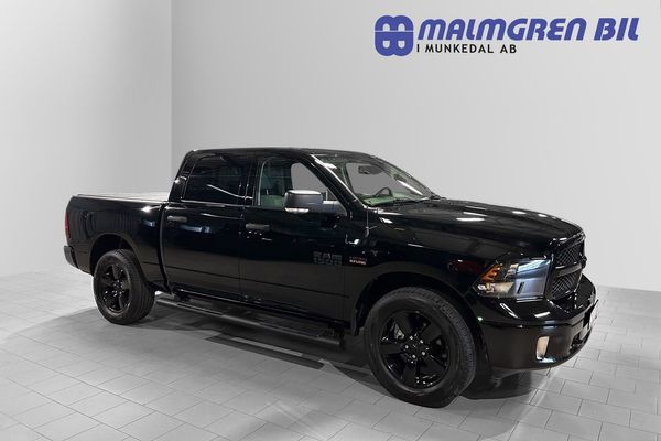 Dodge Ram 1500 V8 HEMI 4x4 Classic Night Bakflip flaklock - 2024