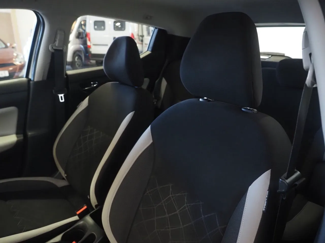 Vehicle image 13
