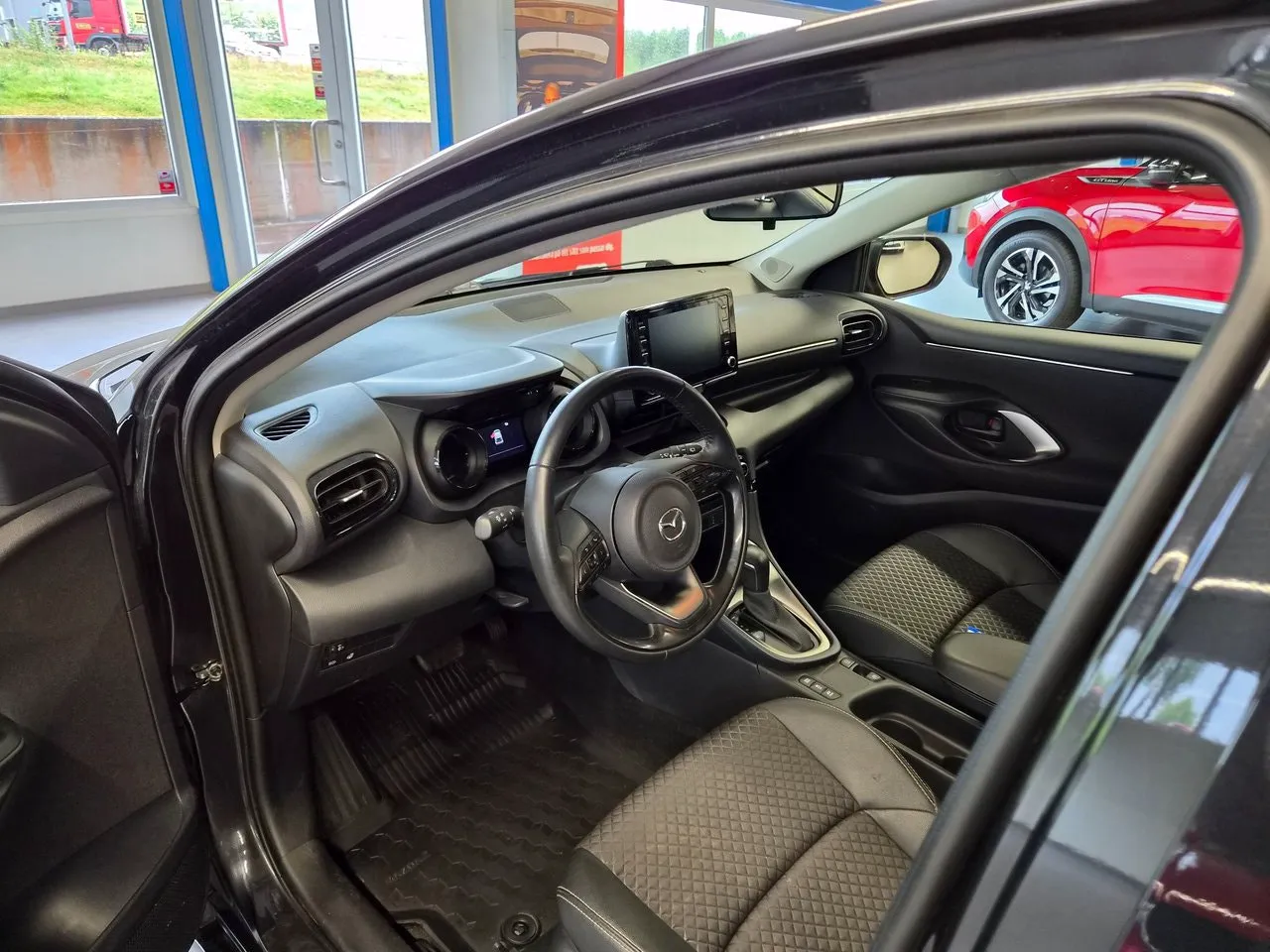 Vehicle image 7
