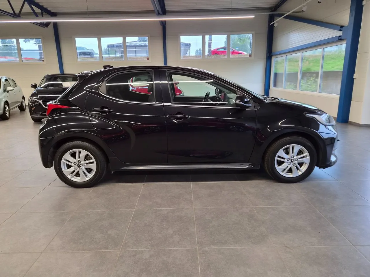 Vehicle image 4