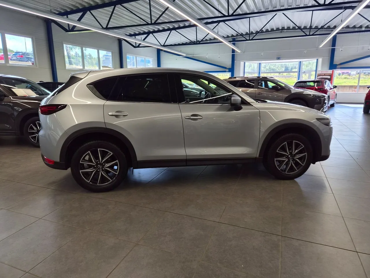Vehicle image 4