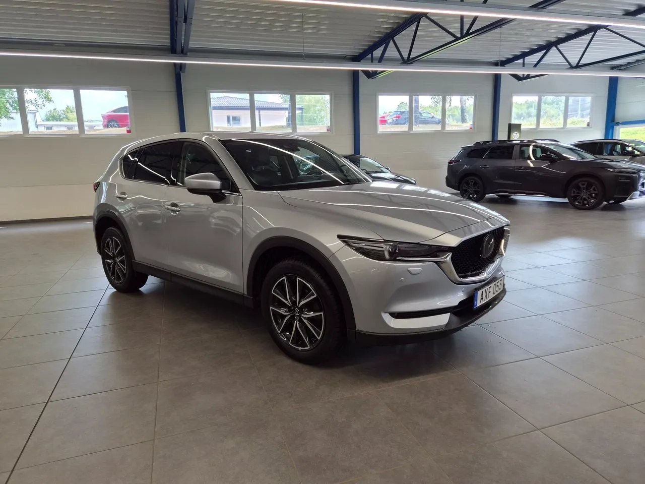 Vehicle image 5
