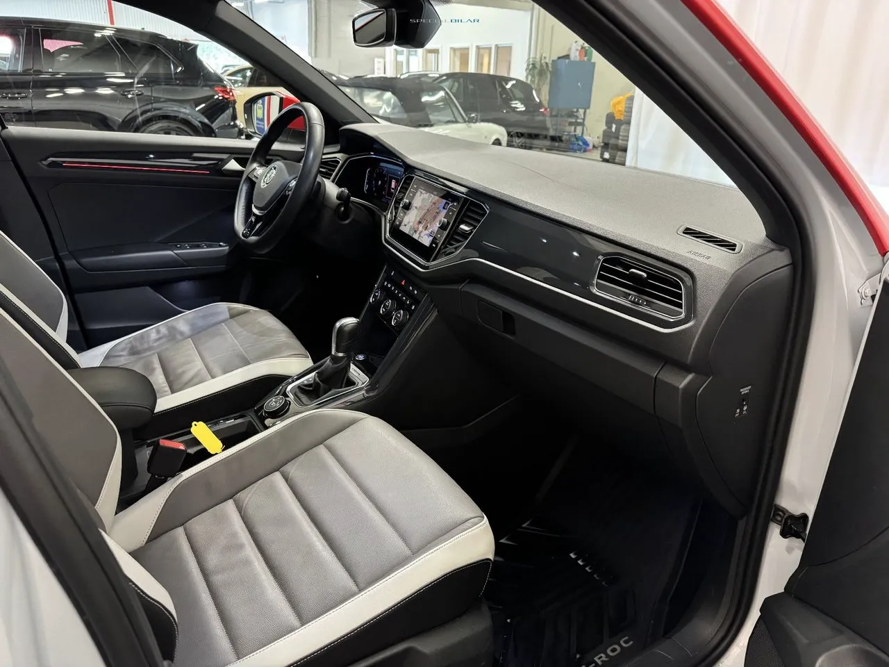 Vehicle image 18