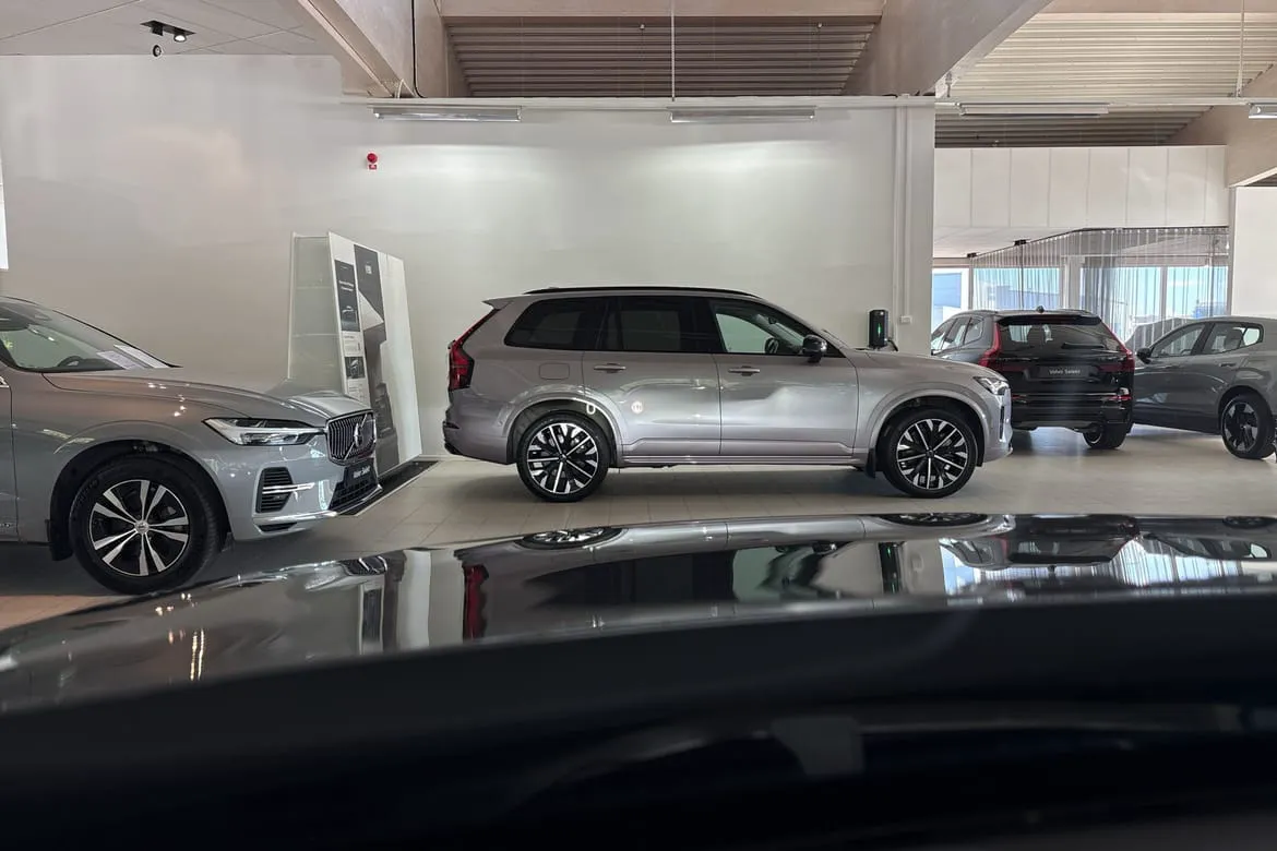 Vehicle image 25