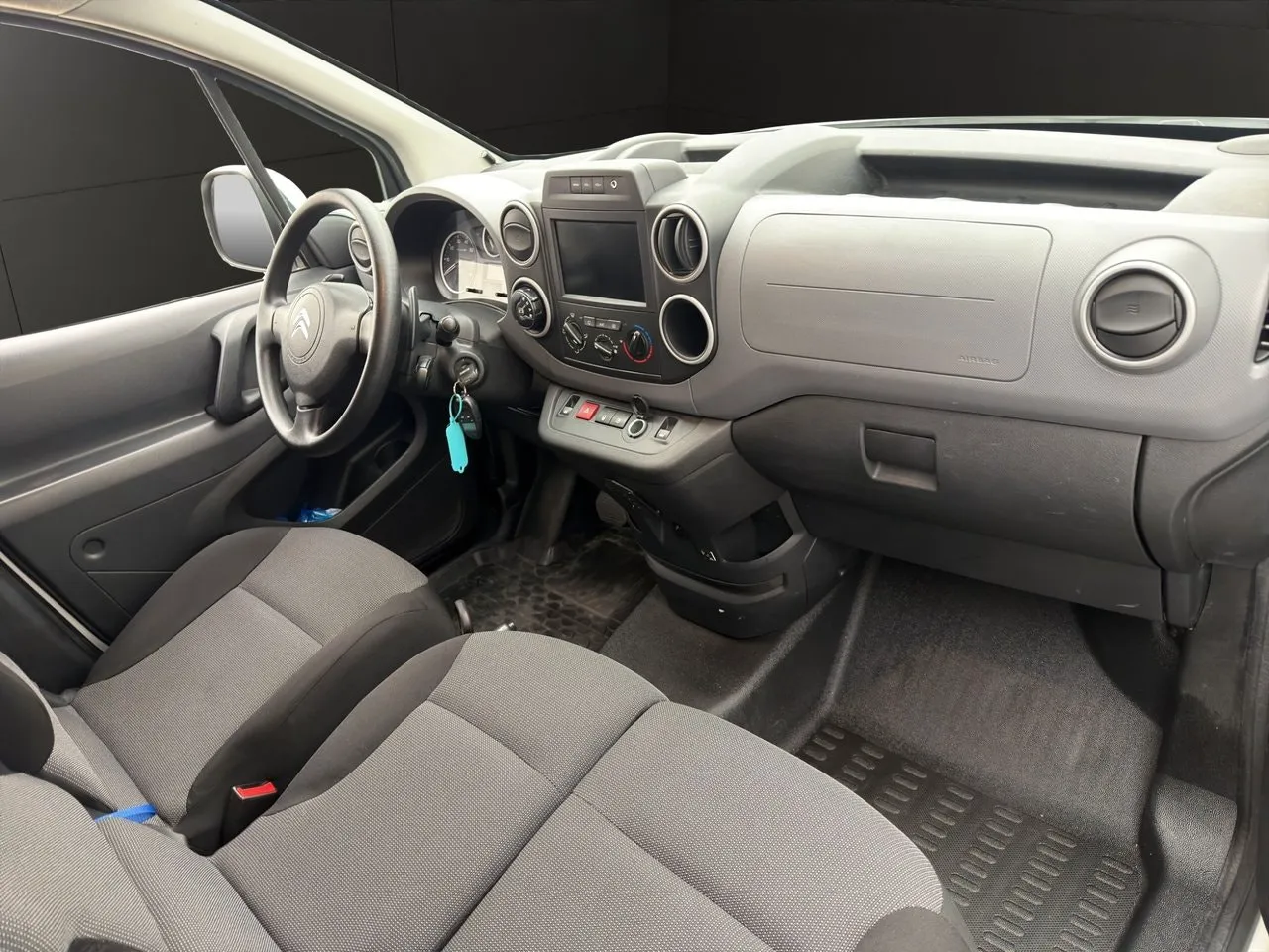 Vehicle image 23