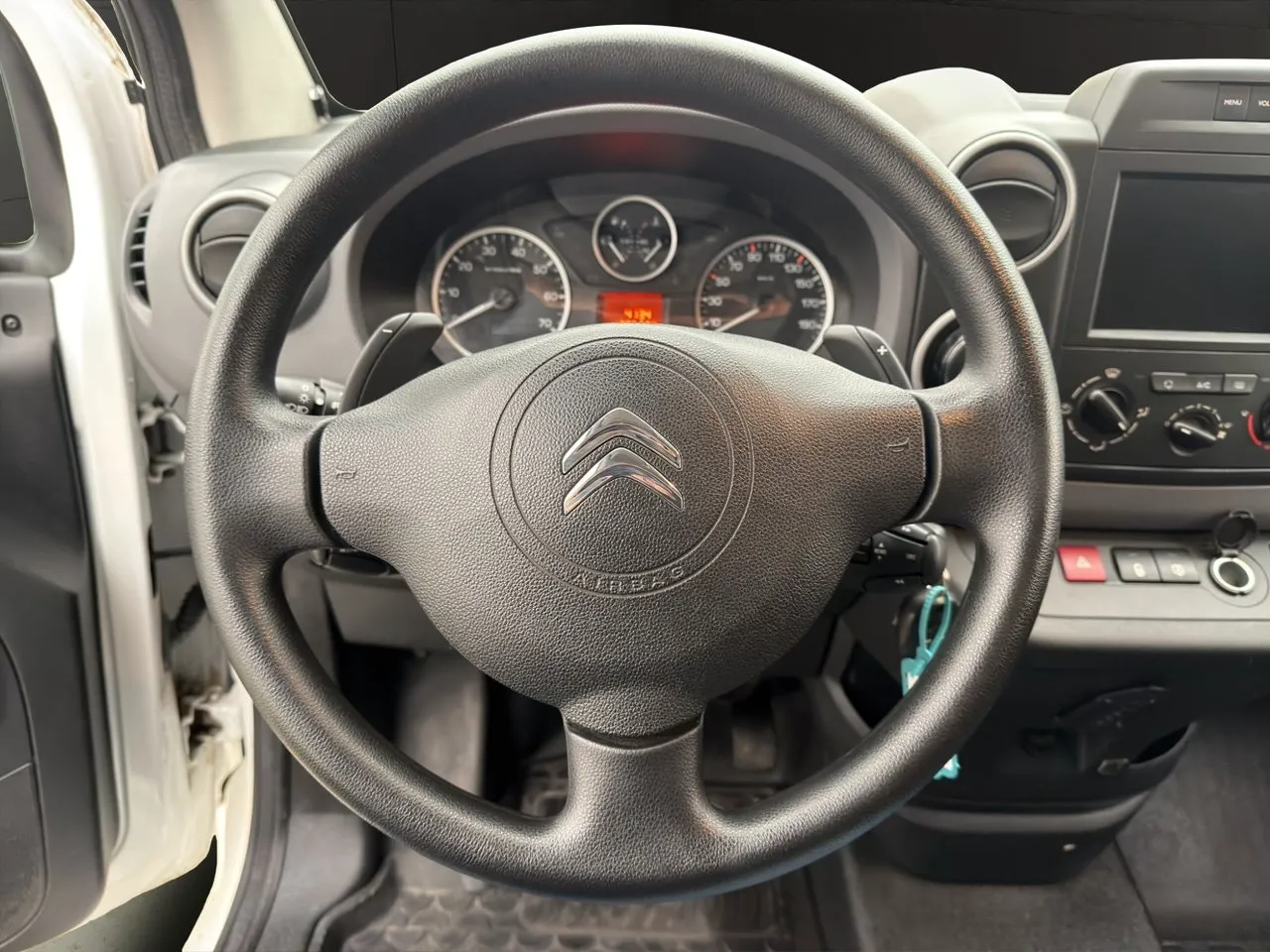Vehicle image 16