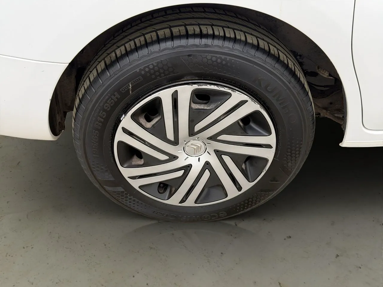 Vehicle image 24