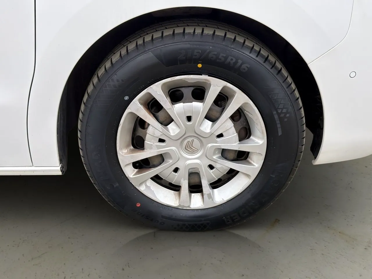 Vehicle image 35