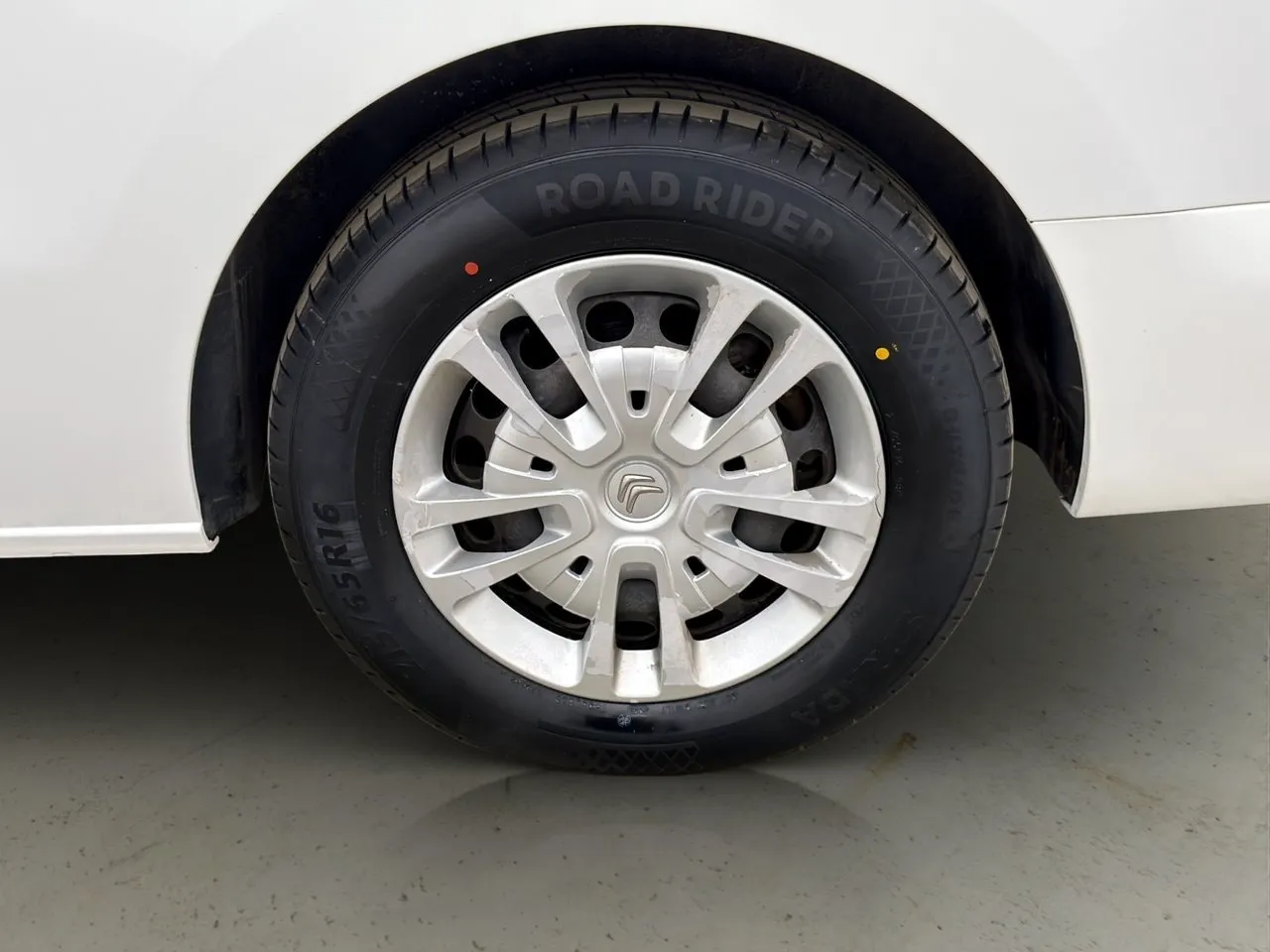 Vehicle image 33
