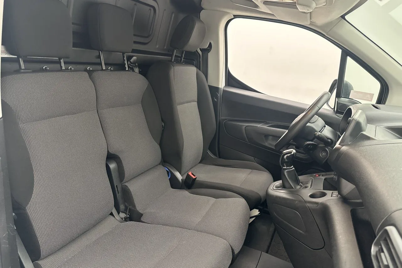 Vehicle image 21