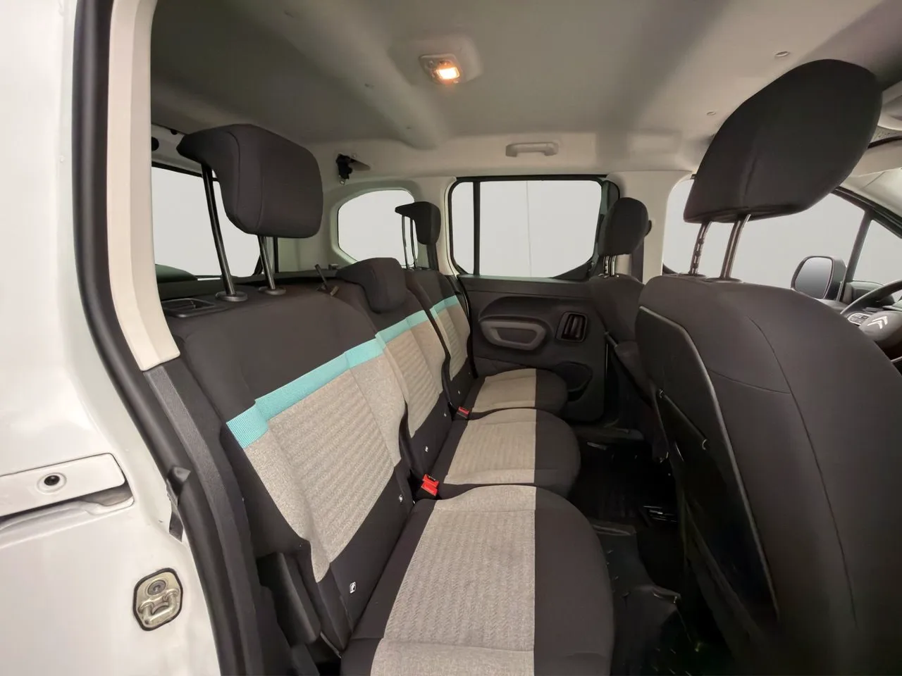 Vehicle image 30