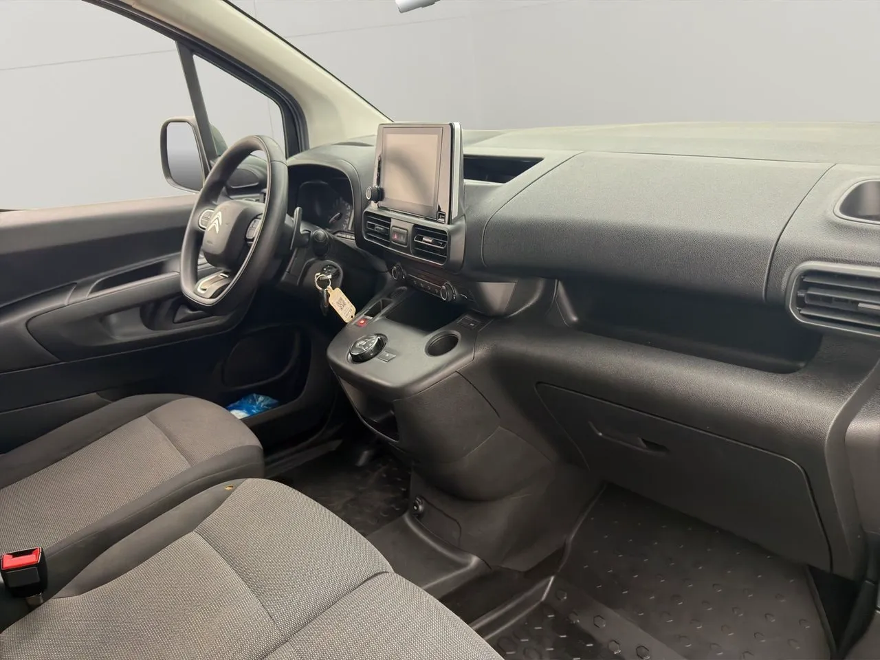 Vehicle image 23